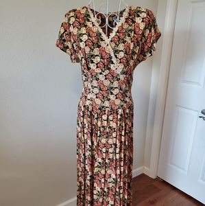 Dress, floral, with cream lace.